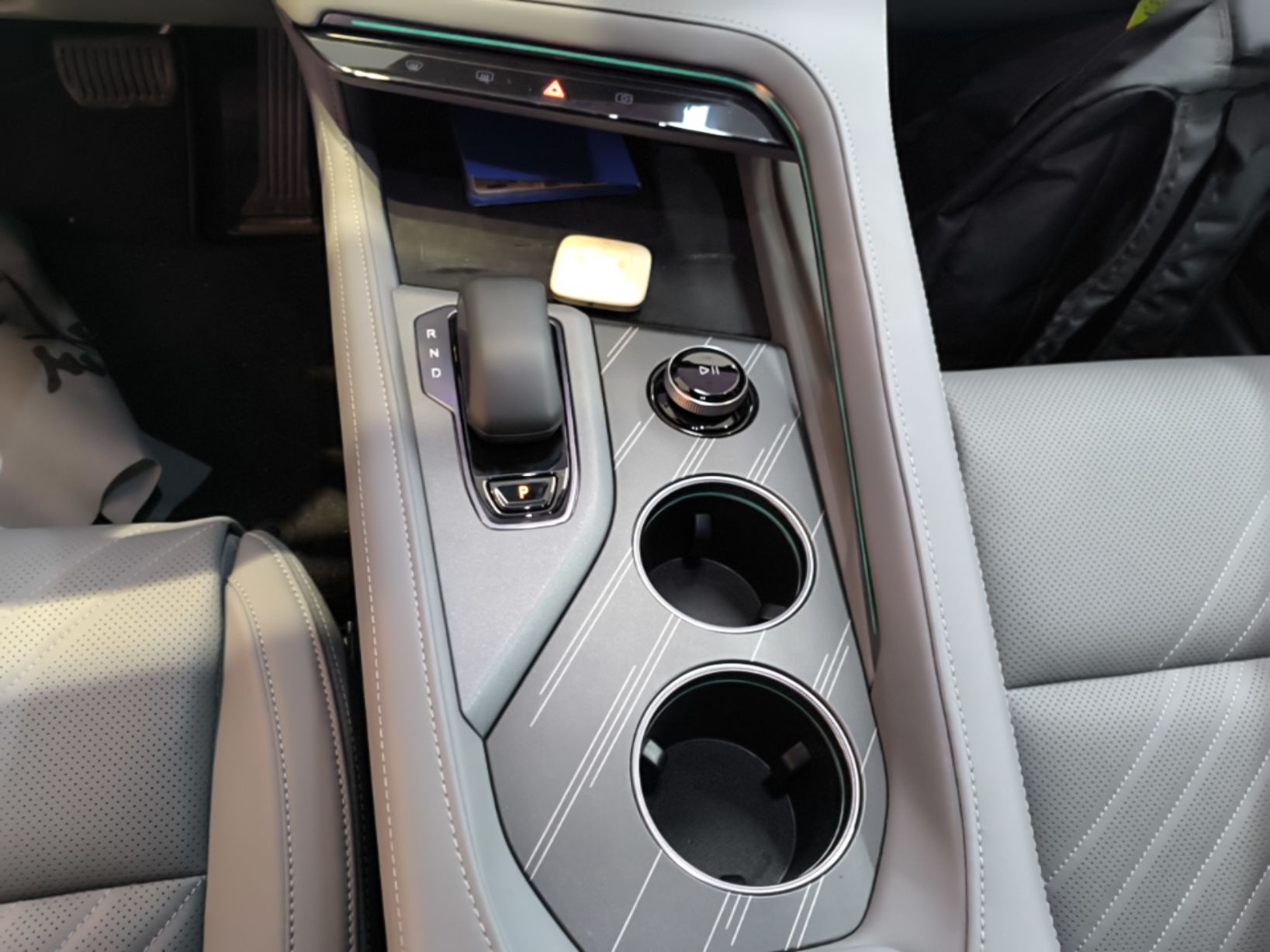 Zeekr 001 2025 YOU Edition 100 kWh All-Wheel Drive — снимка 16