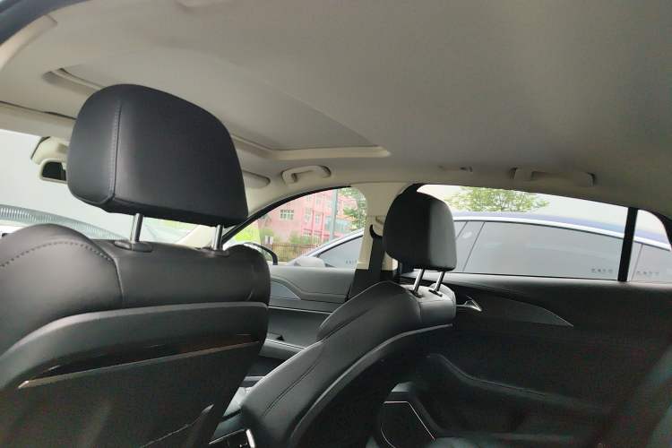 Used Hongqi H5 2022 Classic Model Facelift 1.8T Automatic Smart Connect Flagship Edition Headliner