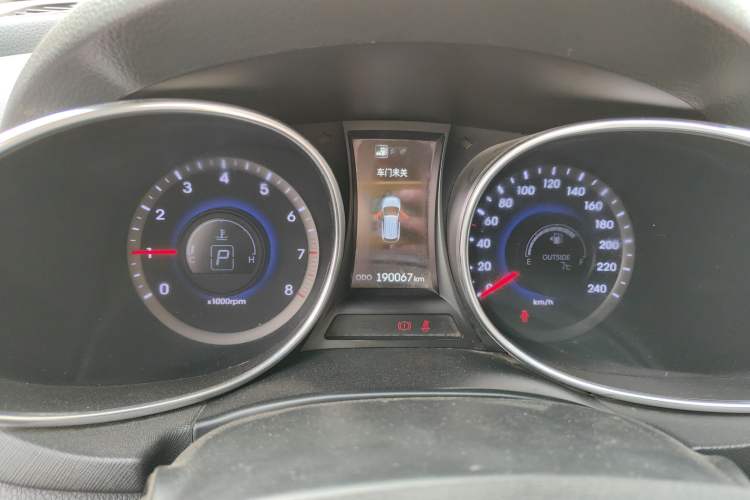 Used Hyundai Santa Fe 2015 2.0T Automatic All-Wheel Drive Smart Version 5 Seats
