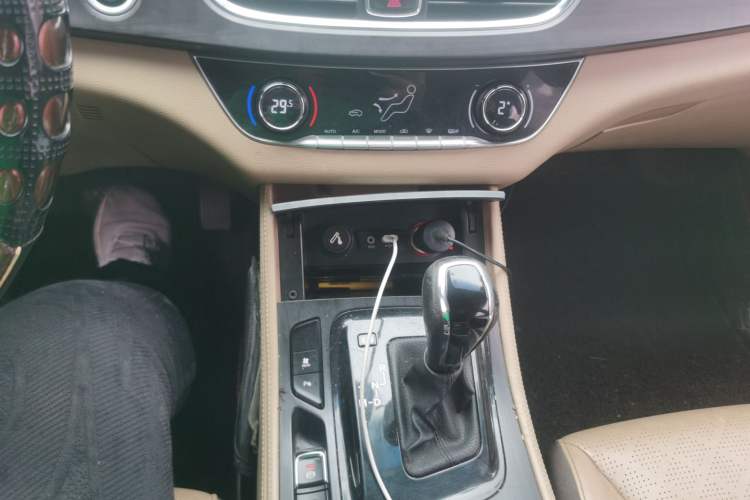 Used Baojun 730 2017 1.8L iAMT Prestige Version 7 Seats
