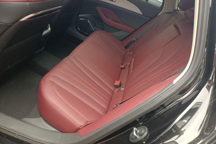 Used Hongqi H5 2025 2.0T Automatic Flag Edition – 500 000 Units Commemorative Version