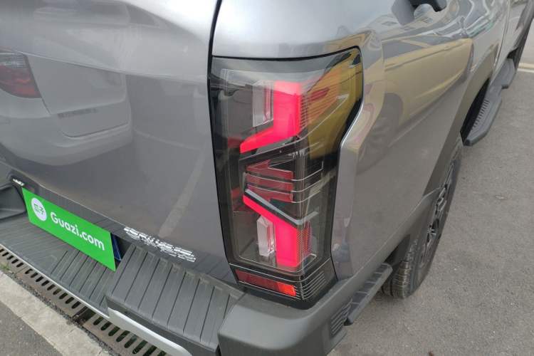 Used RELY Venucia R08 2025 Model 2.3T 8AT 2WD Diesel Long Box Trail Edition Right Rear Taillight