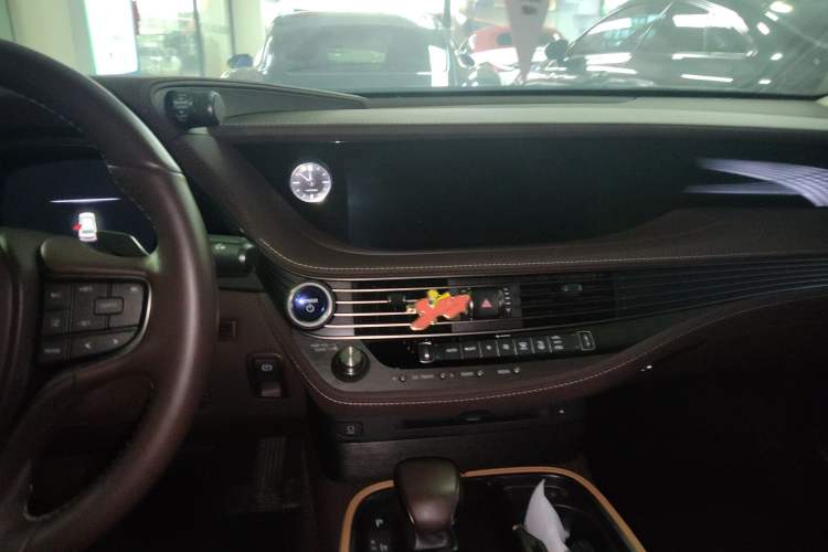 Used Lexus LS 2018 500h Excellence Edition China VI standard