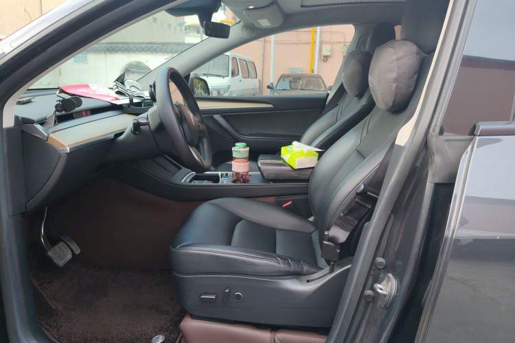 Used Tesla Model Y 2022 Rear-Wheel-Drive Version Left Front Seat