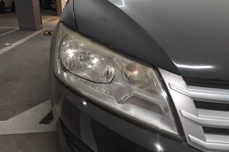 Used Volkswagen Santana 2013 1.6L Manual Fashion Edition Right Front Headlight