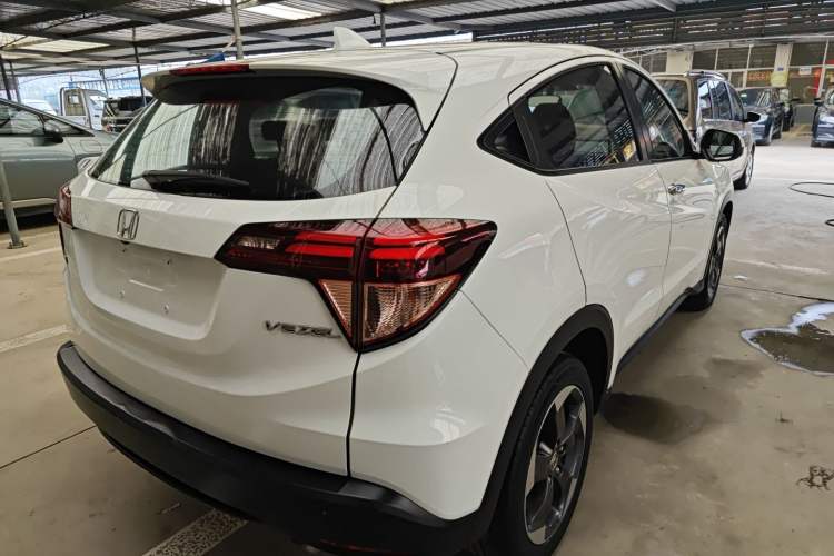 Used Honda Vezel 2017 1.8L CVT Front-Wheel Drive Pioneer Edition Rear Right 45 Deg