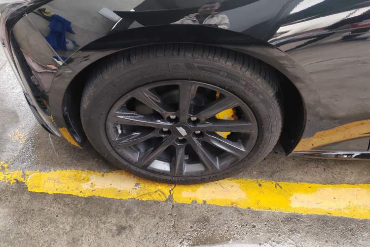 Used Cadillac CT5 2023 28T Luxury Edition (Standard Version) Left Front Wheel Hub