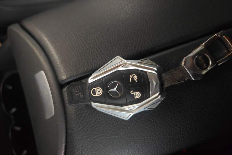 Used Mercedes-Benz V-Class 2021 V 260 Prestige Edition Vehicle Key