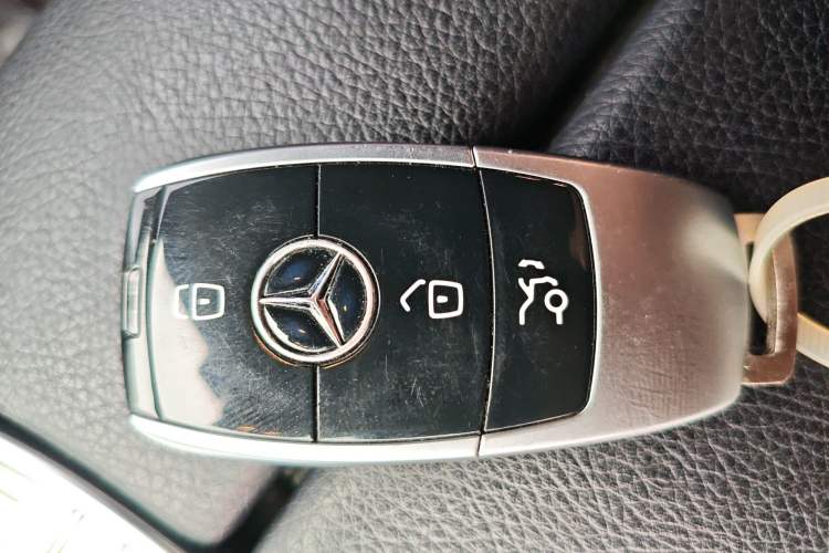 Used Mercedes-Benz E-Class 2018 E 200 4MATIC Convertible Coupe Vehicle Key