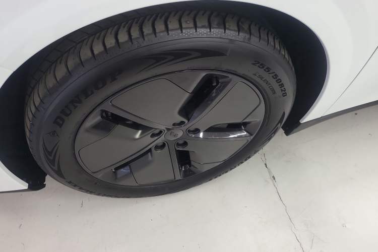 Used Li Auto i6 2025 Model Two-Wheel-Drive Standard Type Exterior 4