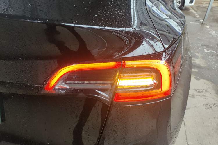 Used Tesla Model Y 2023 Rear-Wheel-Drive Version
