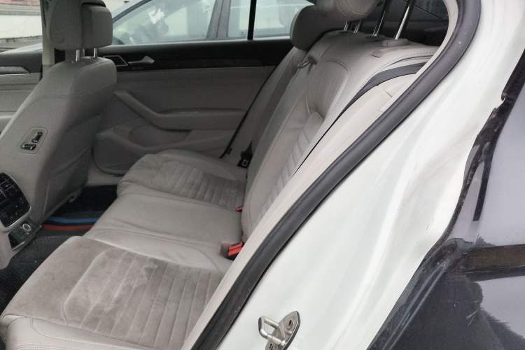 Used Volkswagen Magotan 2017 380TSI DSG Luxury Model Left Rear Seat