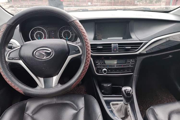 Used Soueast V5 Lingzhi 2015 Plus 1.5L Manual Smart Edition Center Console