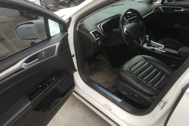 Used Ford Mondeo 2013 2.0L GTDi 200 Luxury Model Driver Seat