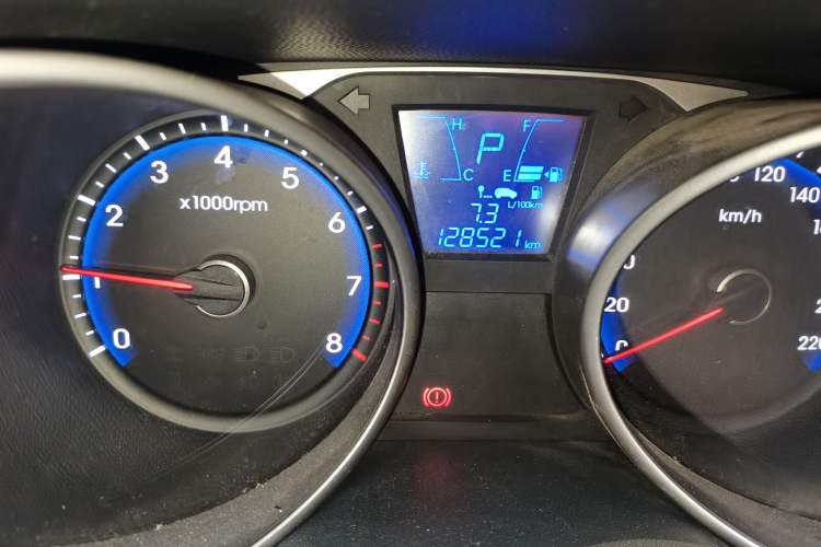 Used Hyundai ix35 2015 2.0L Automatic 2WD Smart Type China IV Odometer Close Up