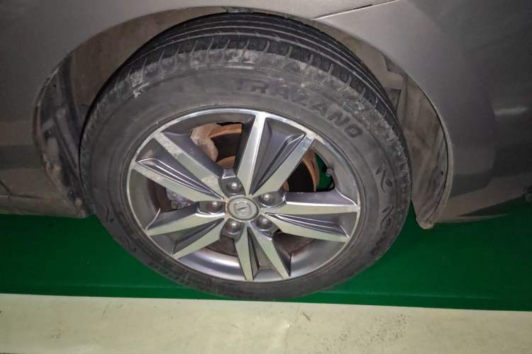 Used CHANGAN Eado 2015 1.6L Manual Luxury Model China IV Standard Right Front Wheel Hub