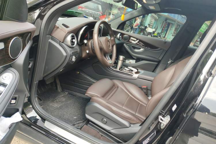 Used Mercedes-Benz GLC 2019 GLC 260 L 4MATIC Dynamic Model