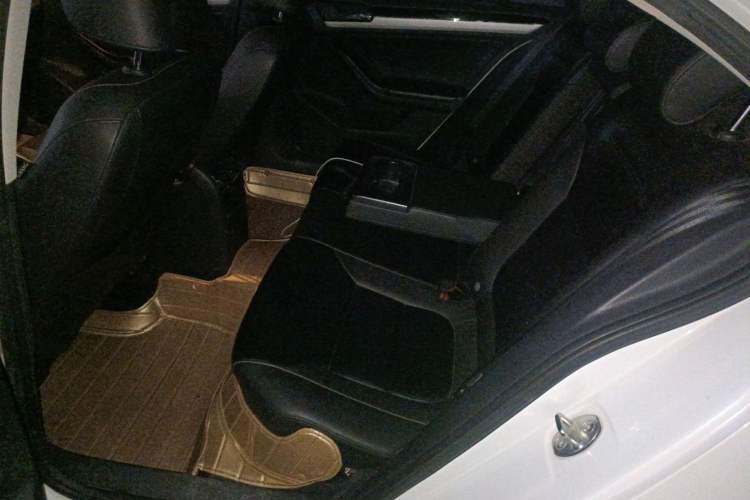 Used Volkswagen Sagitar 2015 1.6L Manual Comfort Model
