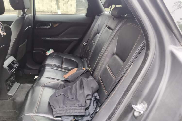 Used Jaguar F-PACE 2016 2.0T Two-Wheel Drive Urban Luxury Edition Left Rear Seat