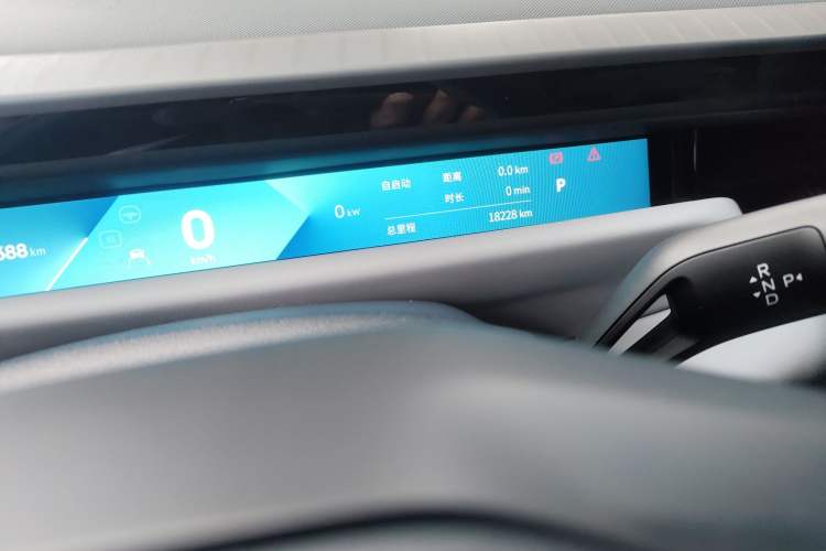 Used Lynk & Co Z10 2025 95 kWh 702 km All-Wheel Drive Intelligent Driving Ultra
