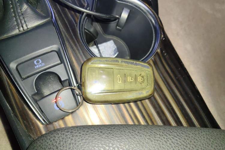 Used Toyota Camry 2018 2.0G Luxury Edition
