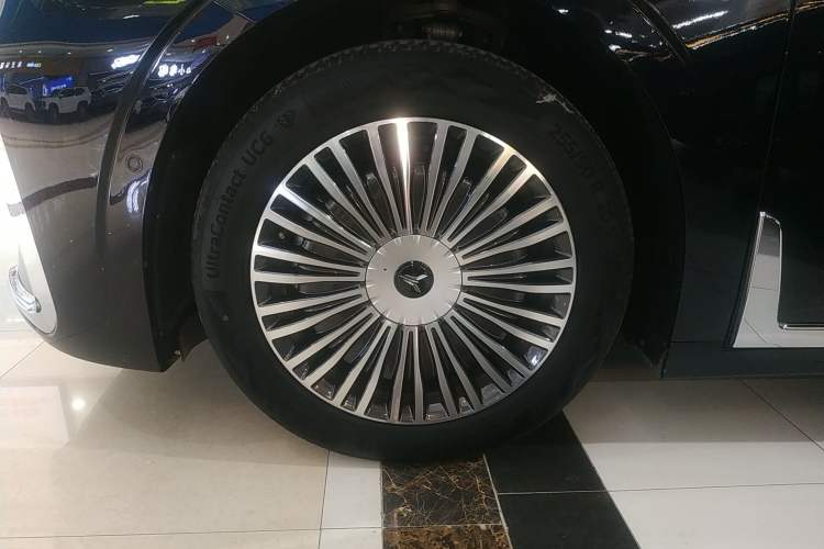 Used VOYAH Dream 2025 PHEV Four-Wheel Drive Prestige Kunpeng Edition
