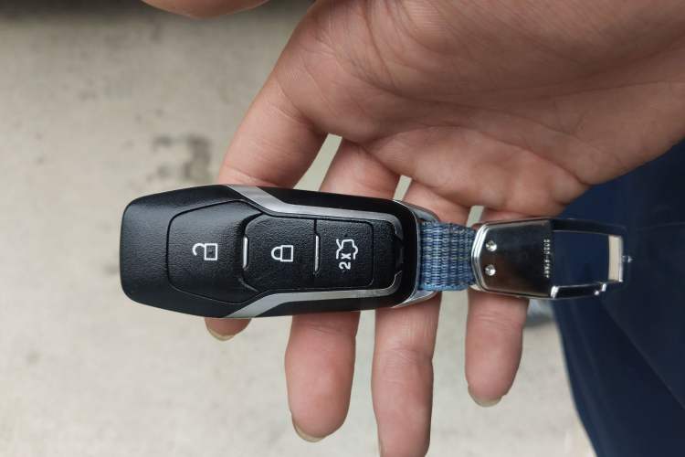 Used Ford Edge 2016 EcoBoost 245 Two-Wheel-Drive Titanium 7-Seater Vehicle Key