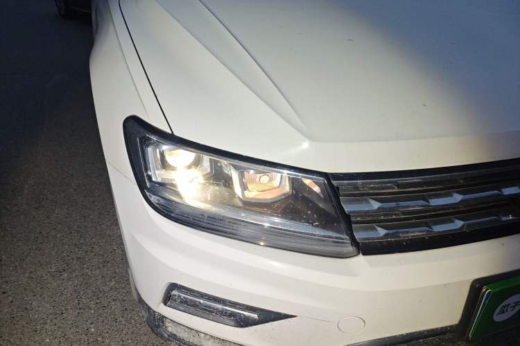 Used Volkswagen Tiguan L 2017 330TSI Automatic Two-Wheel Drive Comfort Edition Right Front Headlight