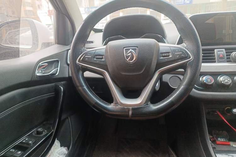 Used Baojun 310W 2018 1.5L Automatic Luxury Version China V Steering Wheel