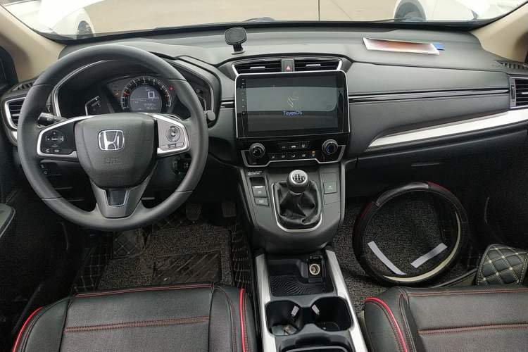 Used Honda CR-V 2017 240TURBO Manual Two-Wheel Drive Classic Edition Center Console