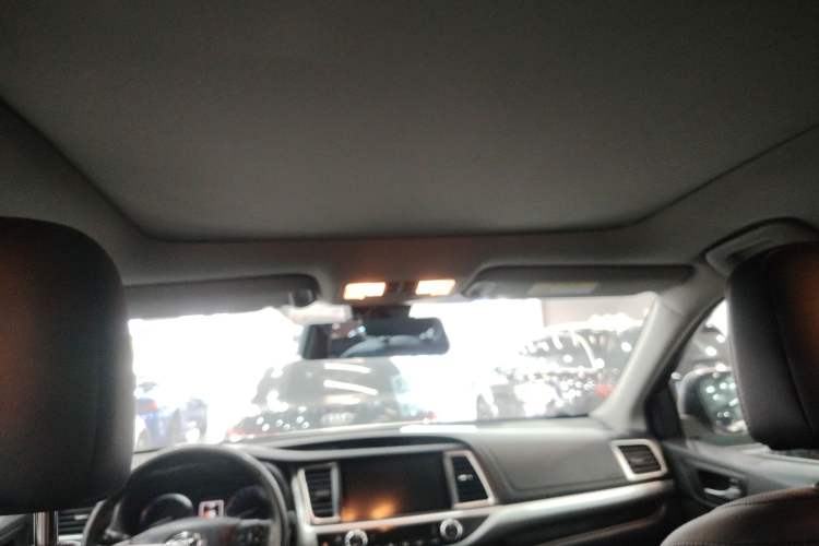 Used Toyota Highlander 2018 2.0T Four-Wheel Drive Prestige Version 7 Seats China V Emission Standard Headliner