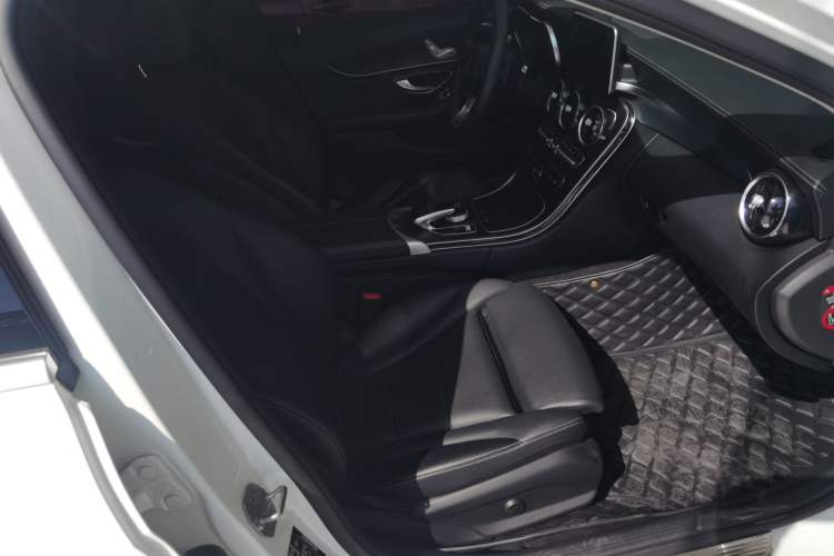 Used Mercedes-Benz C-Class 2018 C 180 L Fashion Edition Sport Version Right Front Seat