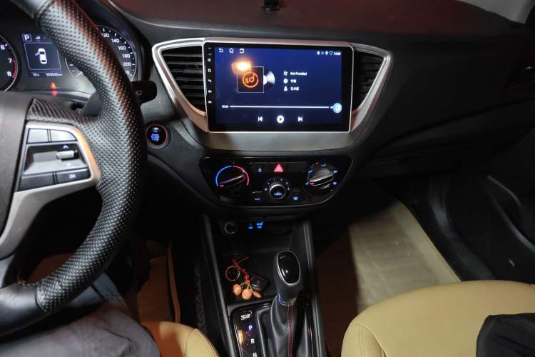 Used Hyundai Verna (new generation) 2016 1.4L Automatic Sport Edition Audio And AC Panel