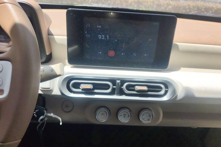 Used Wuling Hongguang MINIEV 2024 3rd Generation 215km Advanced Version Audio And AC Panel