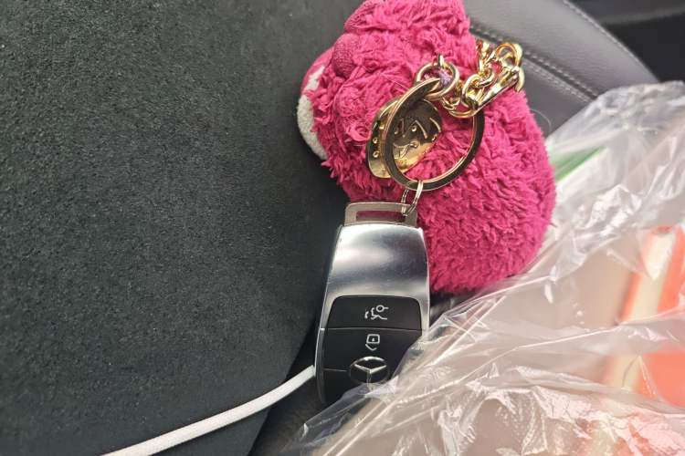 Used Mercedes-Benz A-Class 2022 Revised Version A 200 L Sport Sedan Fashionable Style Vehicle Key