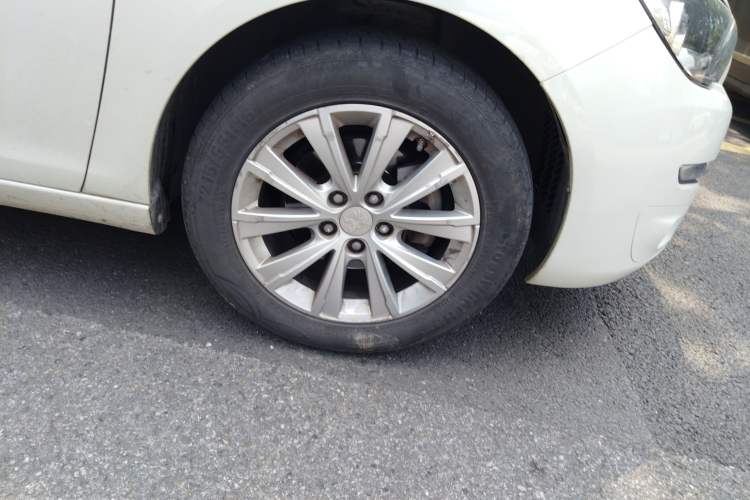 Used Peugeot 308S 2015 1.2T Automatic Jingchi Edition Right Front Wheel Hub