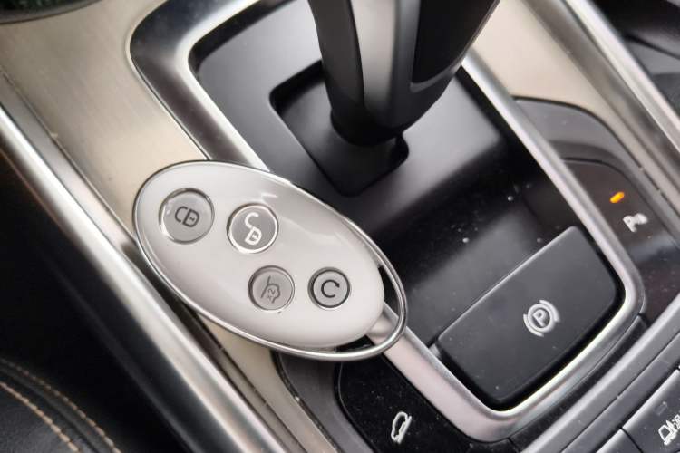 Used BYD Song New Energy 2017 Song DM 1.5TID All-Wheel Drive Luxury Model Vehicle Key