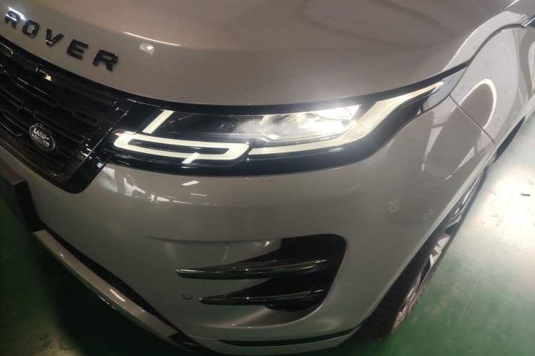 Used Land Rover Range Rover Evoque 2024 Aurora L 249 PS Prestige Light-Chasing Edition
