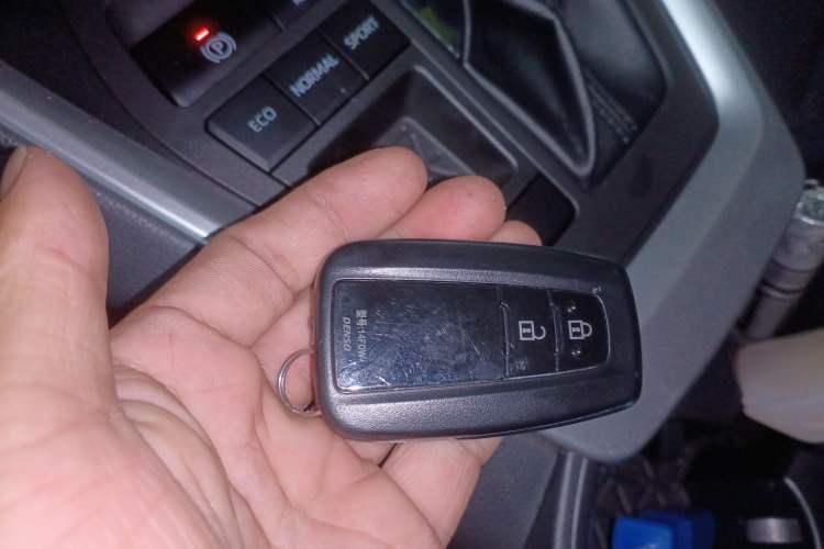 Used Toyota RAV4 2023 Dual-Engine 2.5L E-CVT Two-Wheel Drive Elite Plus Edition Vehicle Key