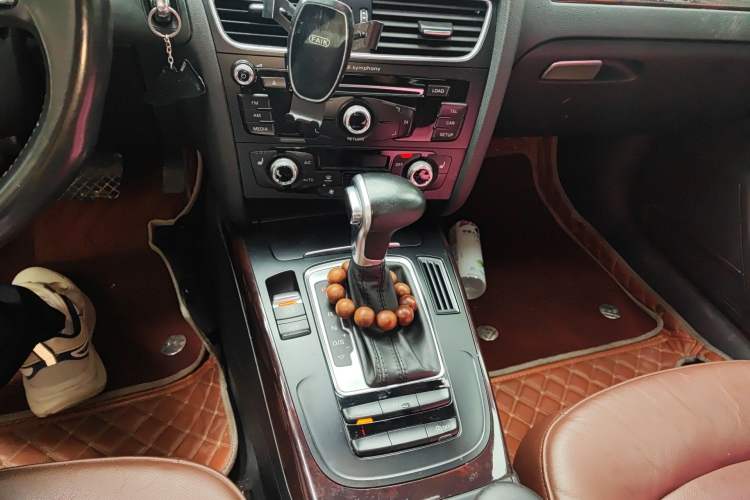 Used Audi A4L 2015 35 TFSI Automatic Comfort Model Gear Lever