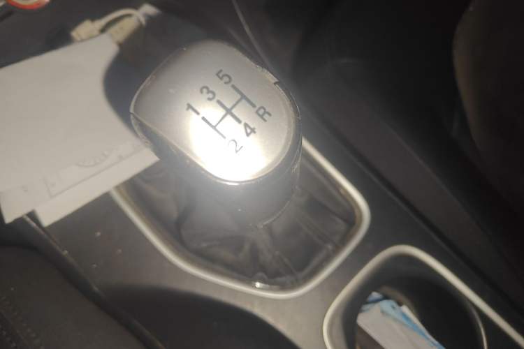 Used Bestune B50 2016 1.6L manual luxury version Gear Lever