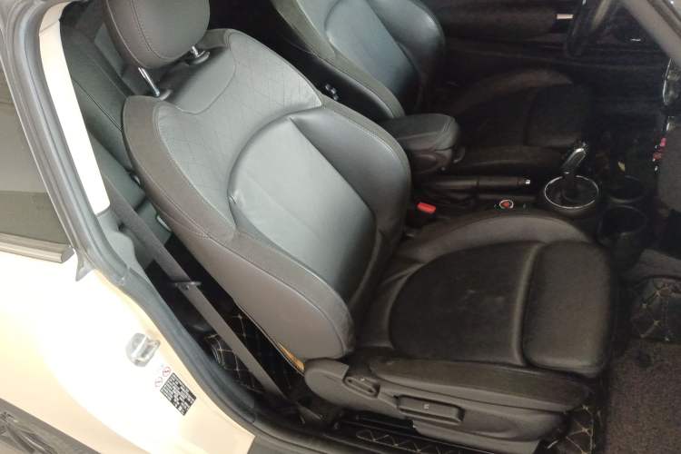 Used MINI MINI 2019 1.5T COOPER Artist
