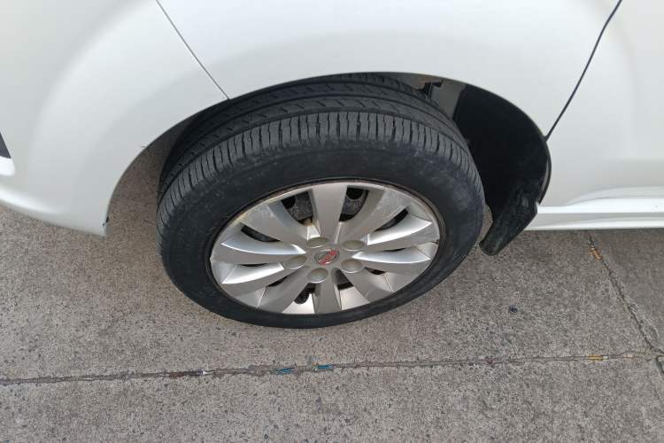 Used Jinbei Gold Hiace M Classic 2024 1.5L Travel Lion Passenger Van 6 Seats