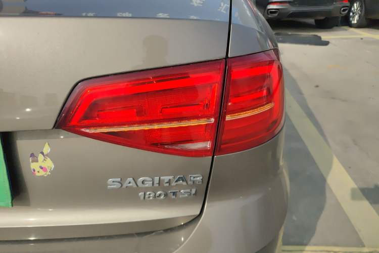 Used Volkswagen Sagitar 2017 180TSI Automatic Luxury Edition Exterior 3