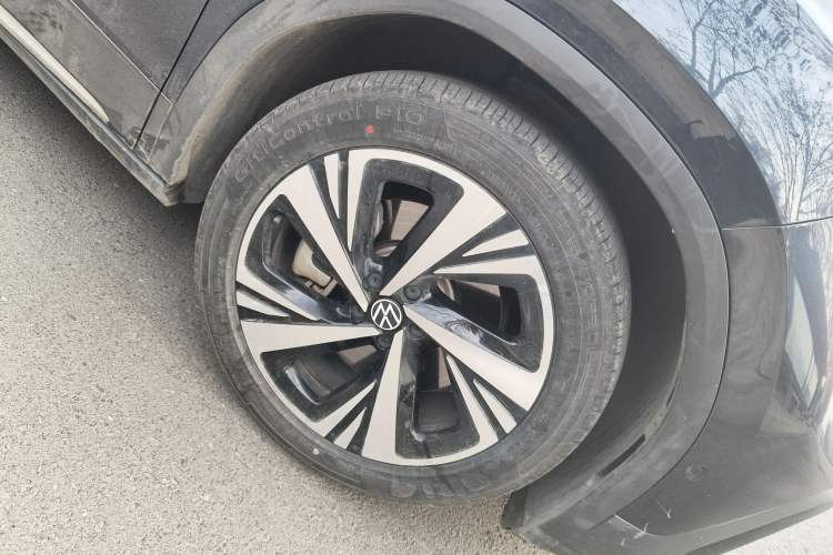 Used Volkswagen ID.6 CROZZ 2022 Long-Range PRO Edition Right Front Wheel Hub