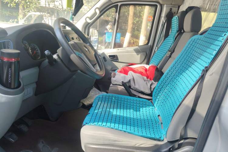 Used Foton Toano 2019 2.5T E5 Short Wheelbase Mid-Roof 5/6-Seater 4J25TC3
