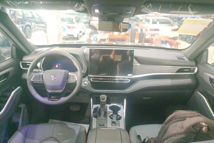 Used Toyota Crown Kluger 2026 Model 2.5L HEV All-Wheel-Drive Prestige Edition Center Console