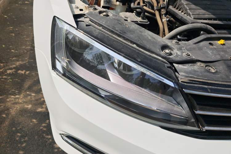 Used Volkswagen Sagitar 2018 280TSI DSG Comfort Model Right Front Headlight