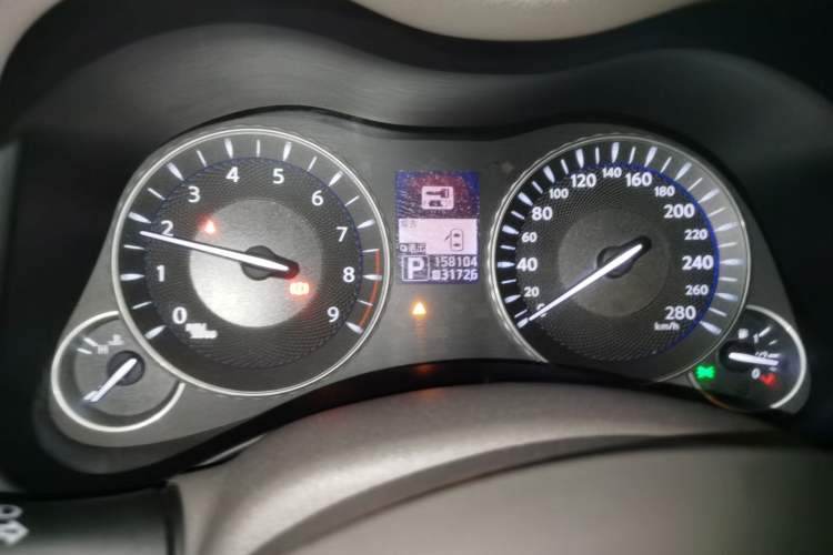 Used Infiniti Q70 2013 Q70L 2.5L Elegance Edition Odometer Close Up