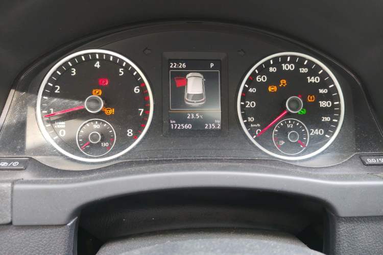 Used Volkswagen Tiguan 2016 300TSI Automatic Two-Wheel Drive Luxury Edition Odometer Close Up